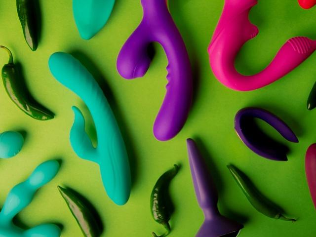 Je seksspeeltjes schoonmaken? Zo doe je dat goed