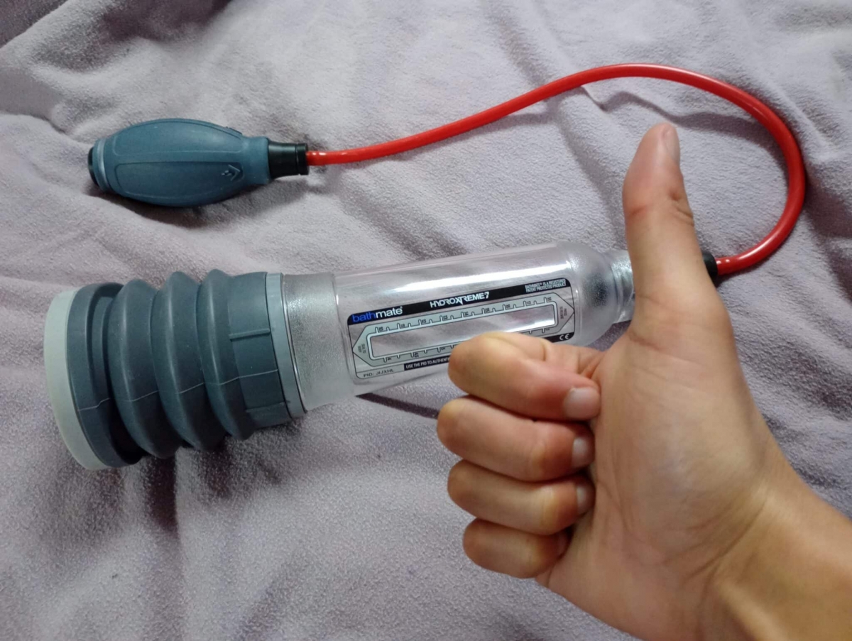 Hardere erectie als je een penispomp gebruikt. Verwijder overtollig schaamhaar, voor een luchtdichte verzegeling. Zet de pomp over de de penis heen in bestaande erectie, pomp langzaam drie keer. 