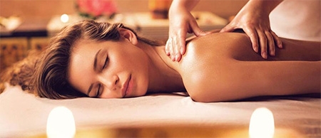 Verschillende soorten massageolie kopen. Fijne massageolie; erotische massageolie voor een heerlijke massage houdt de huid soepel en heeft verschillende geuren.