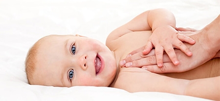 massage olie met etherische olie voor baby's is ideaal voor de gevoelige huid. Etherische olie van allerbeste kwaliteit met een beschermend laagje heeft een ontspannend effect bij volledige ontspanning laten ontspannen